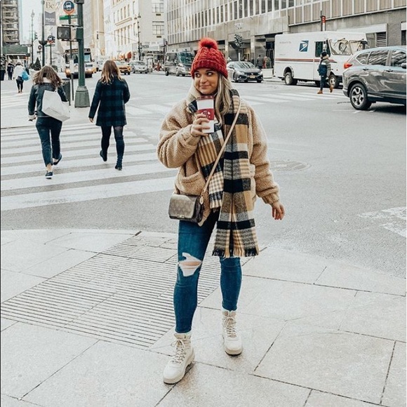 Meet Your Posher, Molly - Picture 2 of 4